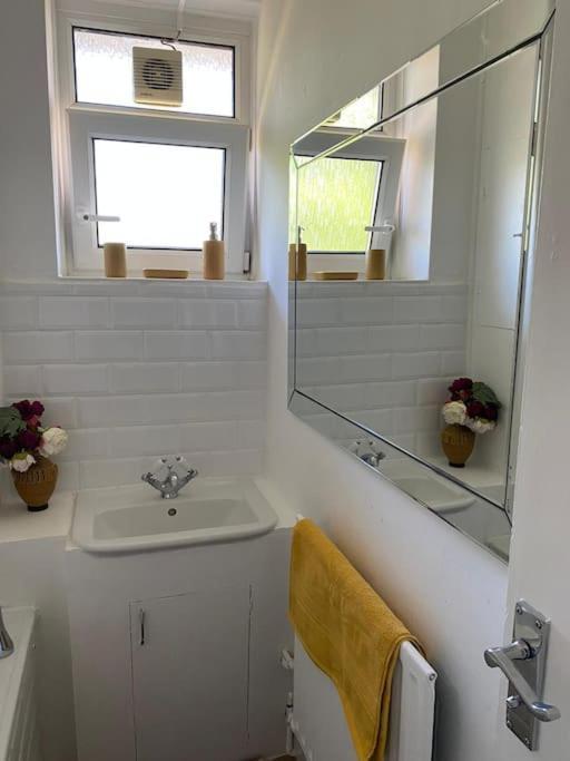 Lovely 2 Bedroom Flat In Greater ロンドン エクステリア 写真