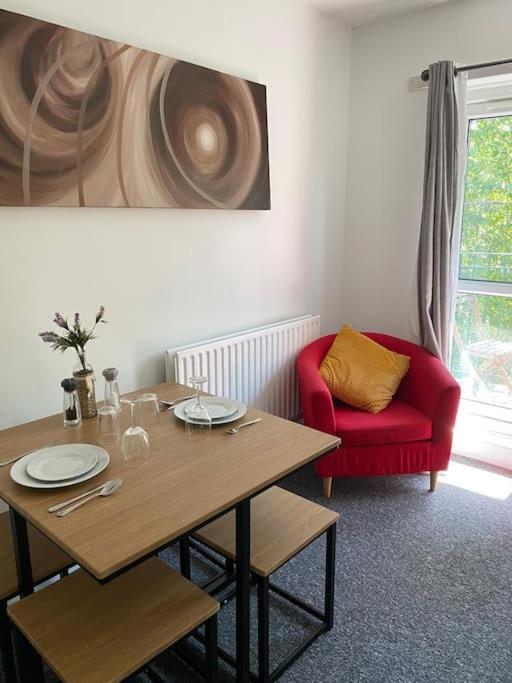Lovely 2 Bedroom Flat In Greater ロンドン エクステリア 写真
