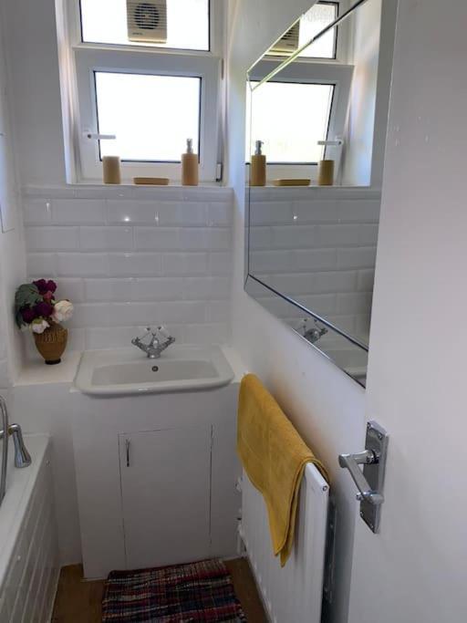 Lovely 2 Bedroom Flat In Greater ロンドン エクステリア 写真